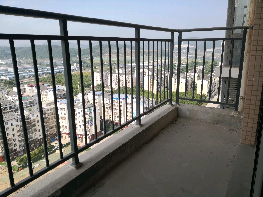 河东万达附近 电梯20楼 80平米级套二 现房30万可售